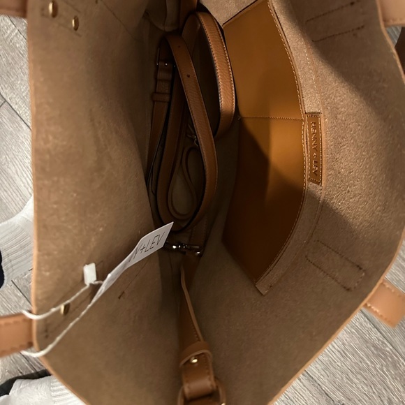 Henny and Lev vegan leather bag with shoulder strap - Picture 4 of 4